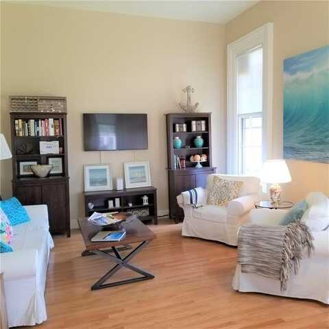 97 Narragansett Avenue, Newport, RI 02840