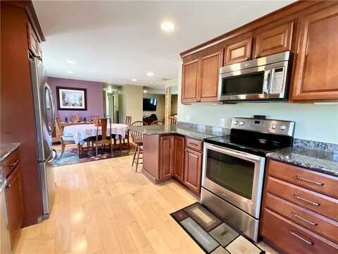 7 Wildwood Street, Coventry, RI 02816
