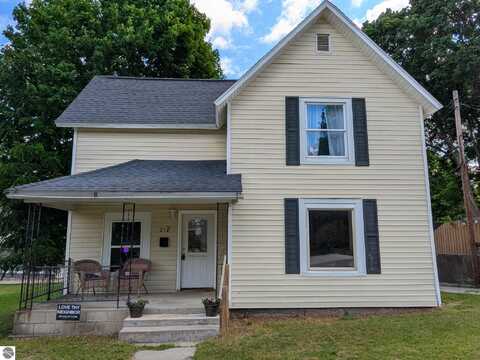 218 N Simons Street, Cadillac, MI 49601