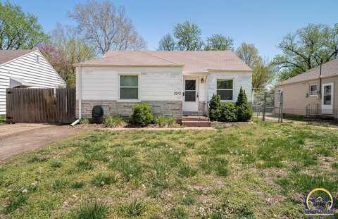 2212 SW MacVicar AVE, Topeka, KS 66611