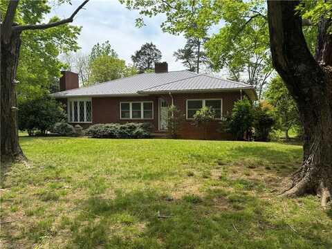 1305 W 5th Avenue, Lexington, NC 27295