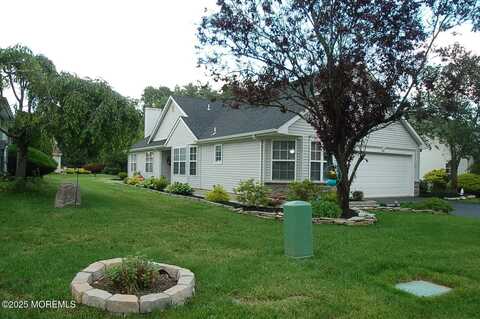29 Strawberry Lane, Lakewood, NJ 08701