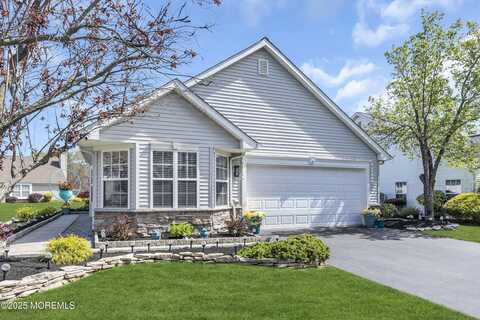 29 Strawberry Lane, Lakewood, NJ 08701
