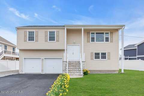 26 Mermaid Road, Toms River, NJ 08753