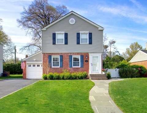 111 Willow Street, Garden City, NY 11530