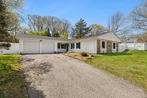 4 Wellsley Court, Coram, NY 11727