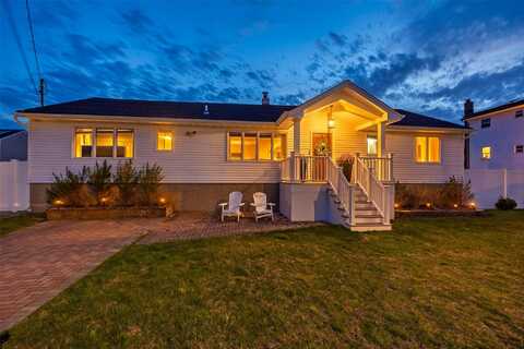 50 Yacht Club Road, Babylon, NY 11702