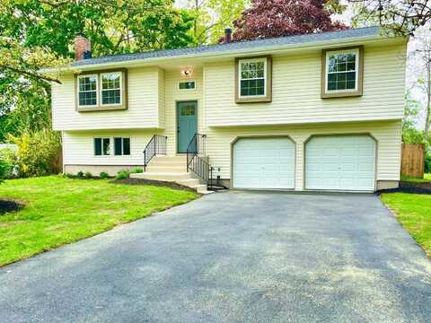 16 Cedar Ridge Drive, Ridge, NY 11961