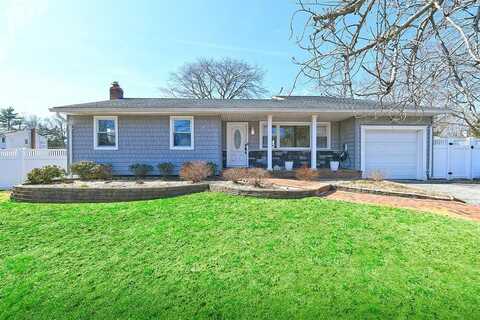 28 Merle Place, Deer Park, NY 11729