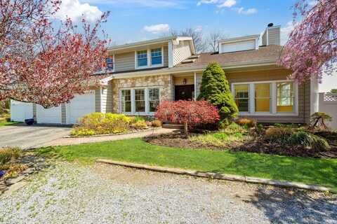 30 Consuelo Place, Oakdale, NY 11769