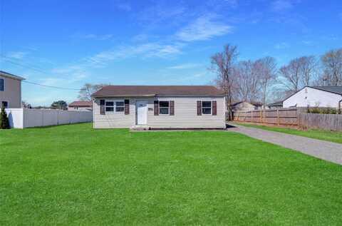 818 Meade Avenue, Bellport, NY 11713