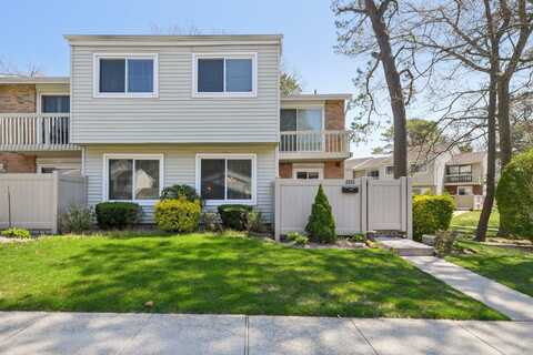 223 Springmeadow Drive, Holbrook, NY 11741