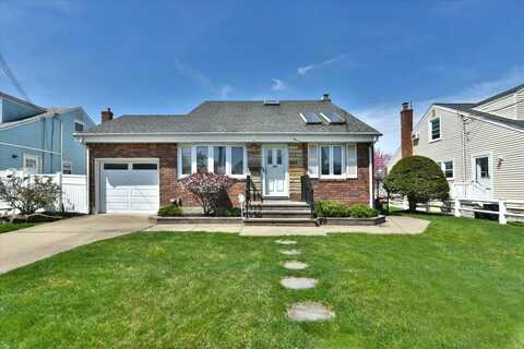 185 N 3rd Street, Bethpage, NY 11714