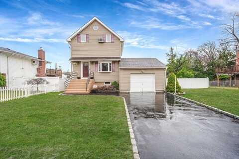 361 Kansas Street, Lindenhurst, NY 11757