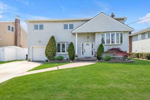 427 Wanamaker Street, Oceanside, NY 11572
