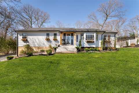 3 Russell Drive, Wading River, NY 11792