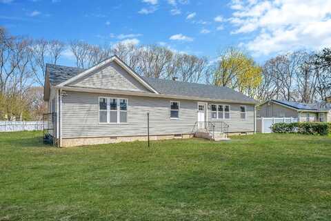 17 Madeline Road, Ridge, NY 11961