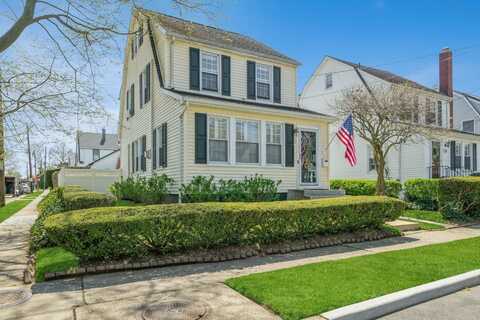 92 Cornell Street, Williston Park, NY 11596