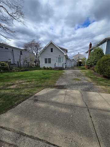 847 McKinley Street, Baldwin Harbor, NY 11510