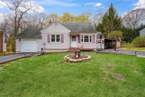 28 Leeds Boulevard, Farmingville, NY 11738