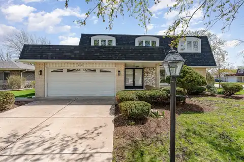 8559 S Broadmoor Drive, Palos Hills, IL 60465