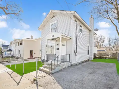 209 Ann Street, Elgin, IL 60120