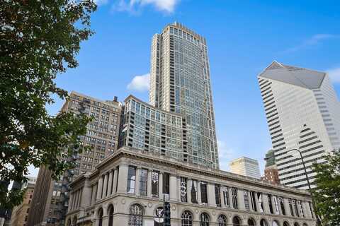 130 N Garland Court, Chicago, IL 60602