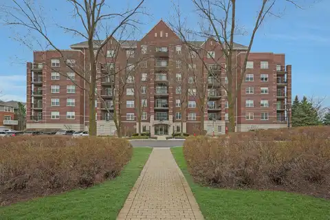 470 W Mahogany Court, Palatine, IL 60067