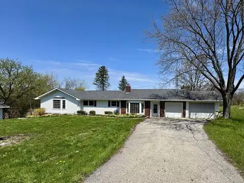 2301 Greenbriar Lane, Lindenhurst, IL 60046