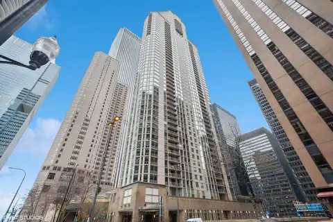 222 N COLUMBUS Drive, Chicago, IL 60601