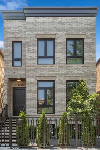 1235 W Wellington Avenue, Chicago, IL 60657