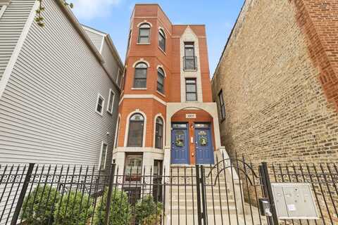 1955 W Melrose Street, Chicago, IL 60657