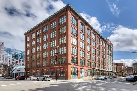 1017 W Washington Boulevard, Chicago, IL 60607