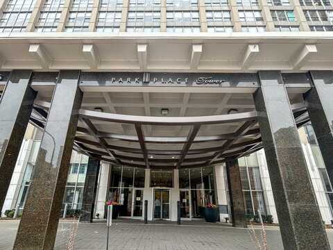 655 W IRVING PARK Road, Chicago, IL 60613
