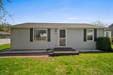 507 E Walnut Street, Hudson, IL 61748