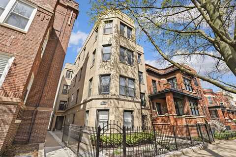 1250 W Cornelia Avenue, Chicago, IL 60657