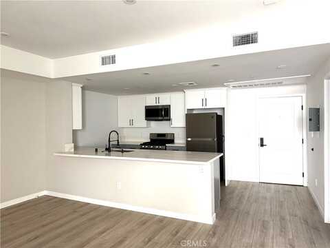 7022 Alabama, Canoga Park, CA 91303