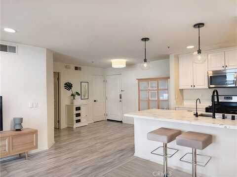 7320 Hawthorn Avenue, Los Angeles, CA 90046