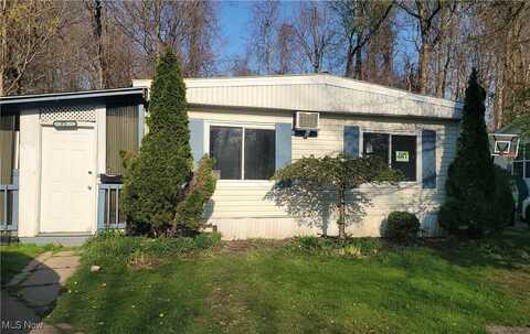 135 Paradise Boulevard, Madison, OH 44057
