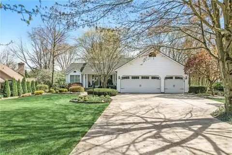 2310 Crestmont Drive, Girard, OH 44420