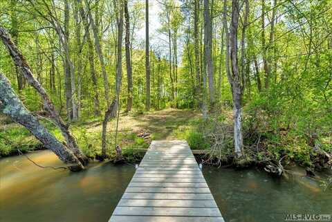 594 Ferry Landing Drive, Boydton, VA 23917