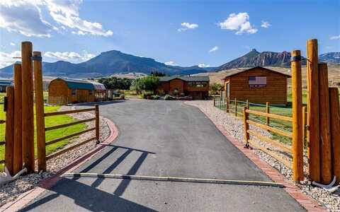 52 Park Dr, Cody, WY 82414
