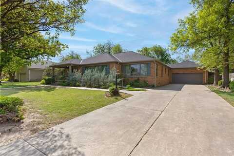1712 Dorchester Drive, Nichols Hills, OK 73120
