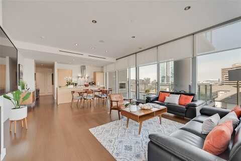 2900 McKinnon Street, Dallas, TX 75201