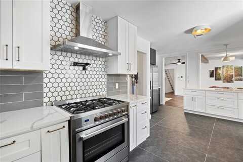 2744 Bay Meadows Court, Farmers Branch, TX 75234