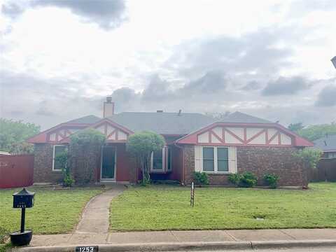 1253 Essex Drive, DeSoto, TX 75115
