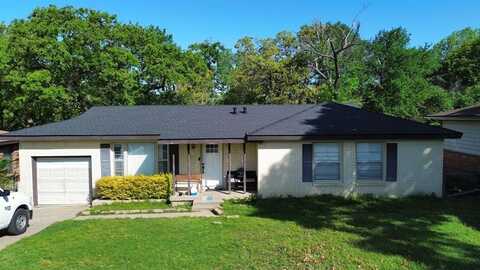 135 Oak Drive E, Hurst, TX 76053