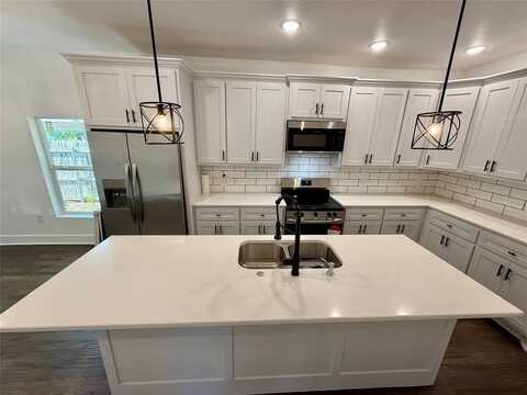 825 Texas Street, Graham, TX 76450