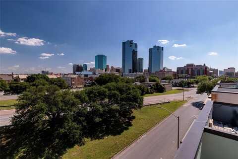 724 Skyline Bluff Court, Fort Worth, TX 76102