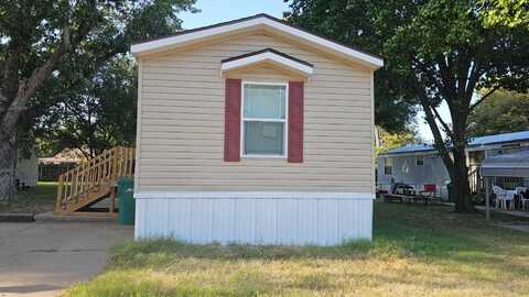 2224 E Lockwood, Wichita, KS 67216